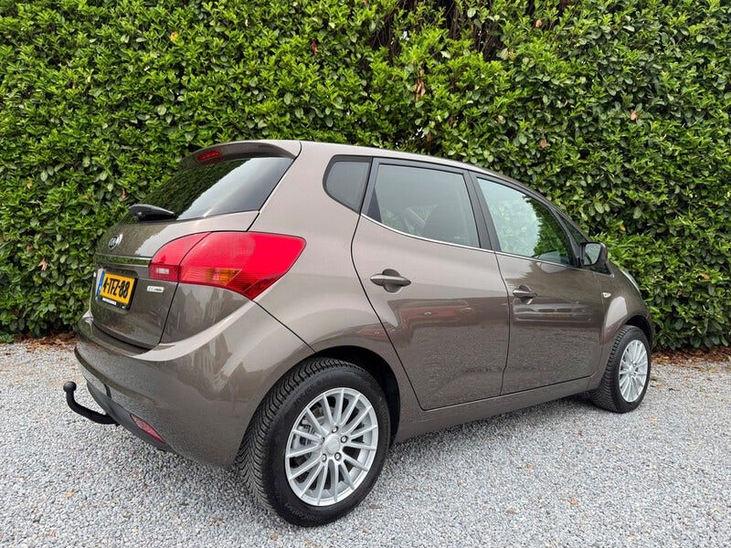 Kia Venga (2)