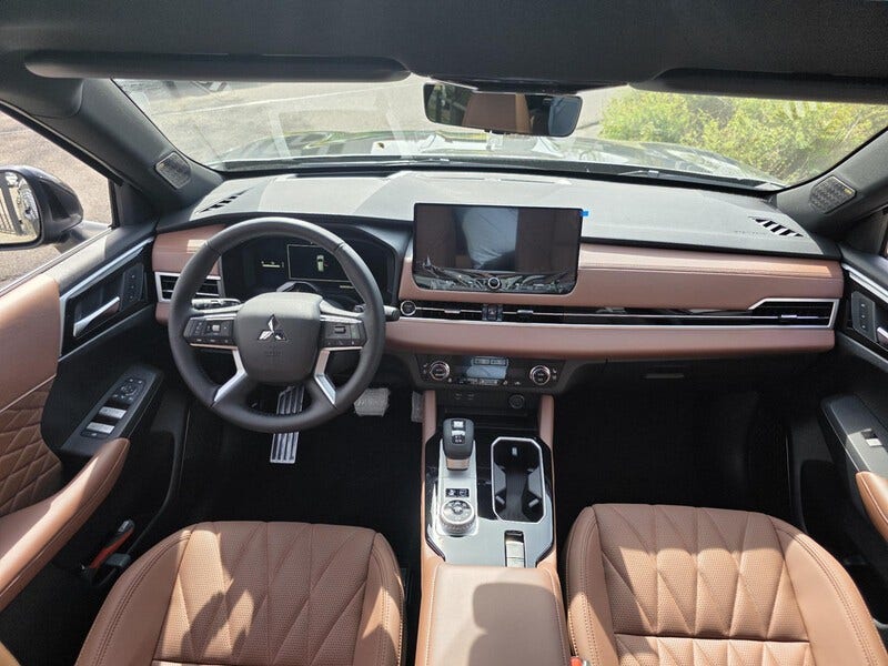 Mitsubishi Outlander (9)