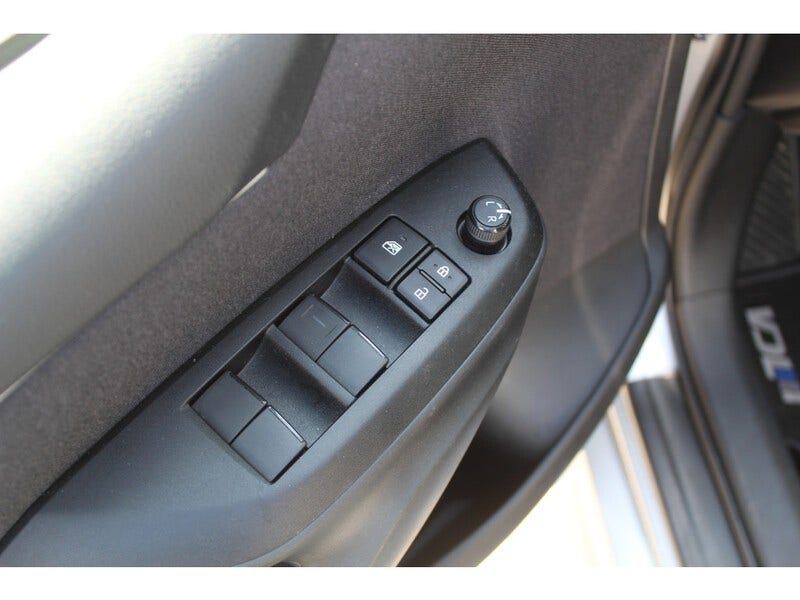 Mazda 2 Hybrid (7)