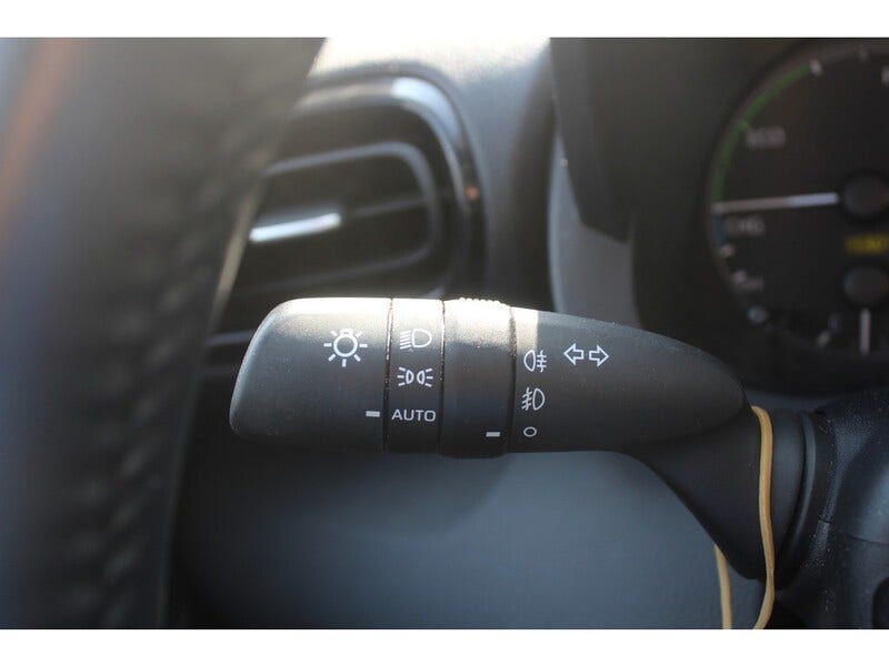 Mazda 2 Hybrid (8)