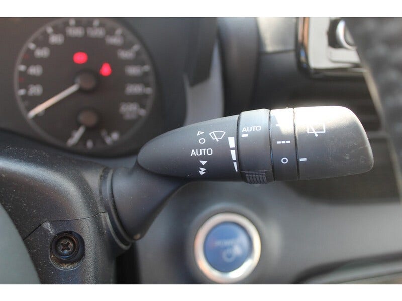 Mazda 2 Hybrid (9)