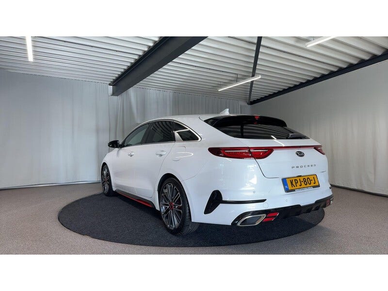 Kia ProCeed (2)