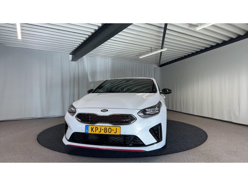 Kia ProCeed (12)