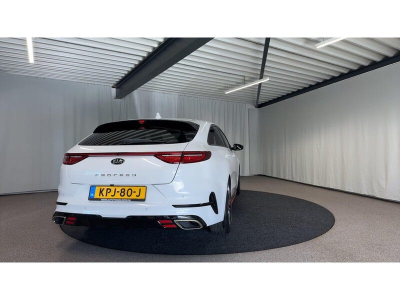 Kia ProCeed (13)