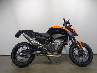 KTM 890