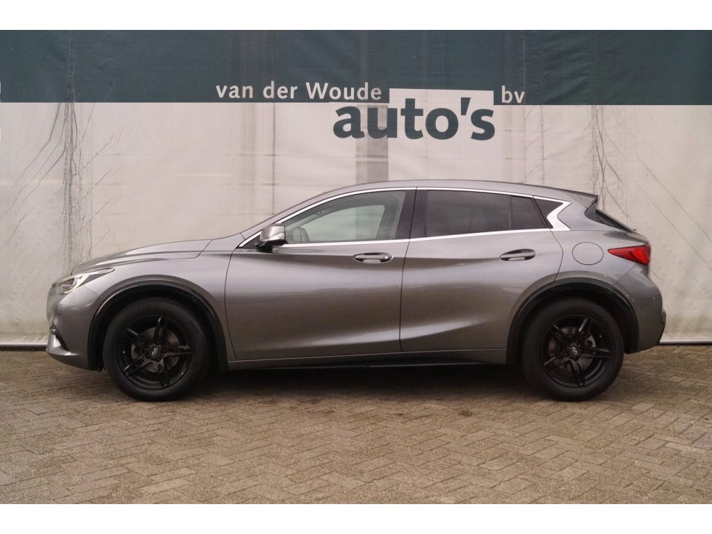 Infiniti Q30