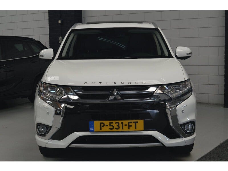 Mitsubishi Outlander (2)
