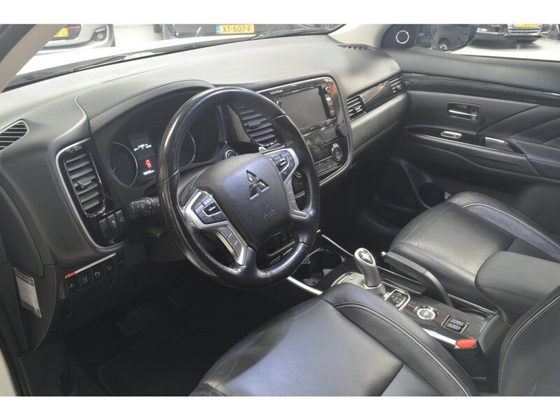 Mitsubishi Outlander (7)
