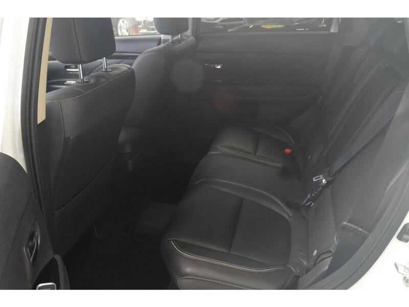 Mitsubishi Outlander (8)