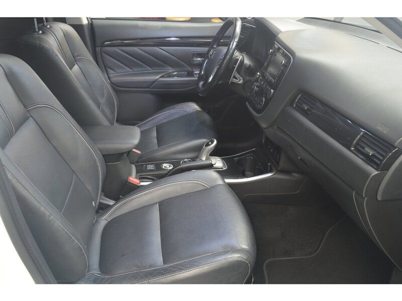 Mitsubishi Outlander (10)