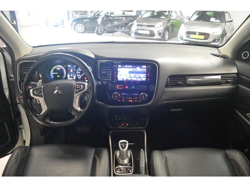 Mitsubishi Outlander (12)