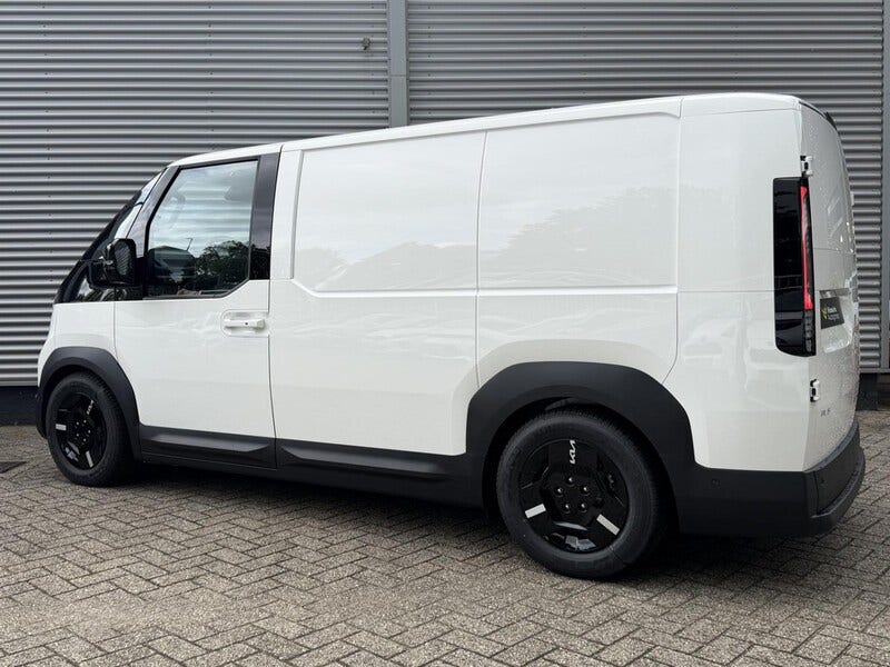 Kia PV5 (3)