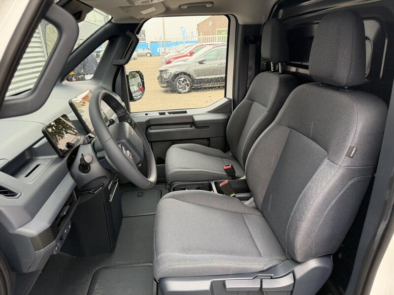 Kia PV5 (9)