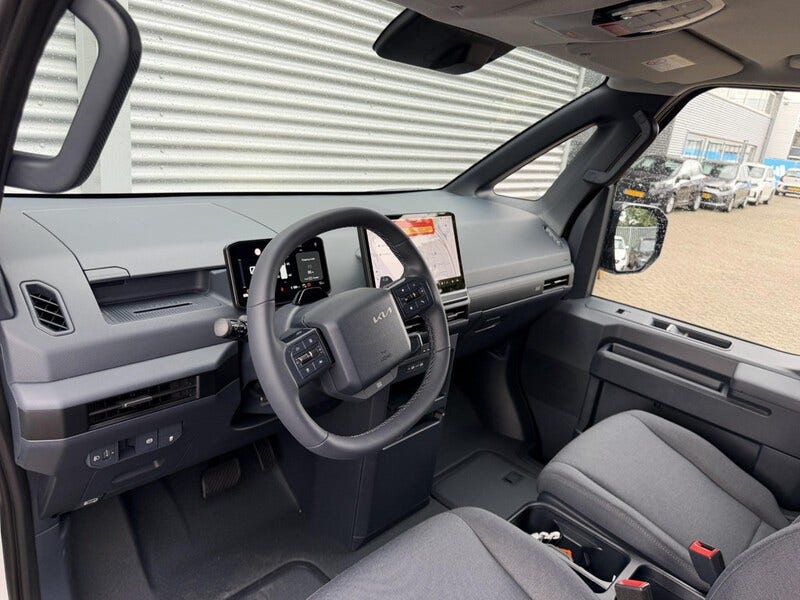 Kia PV5 (10)