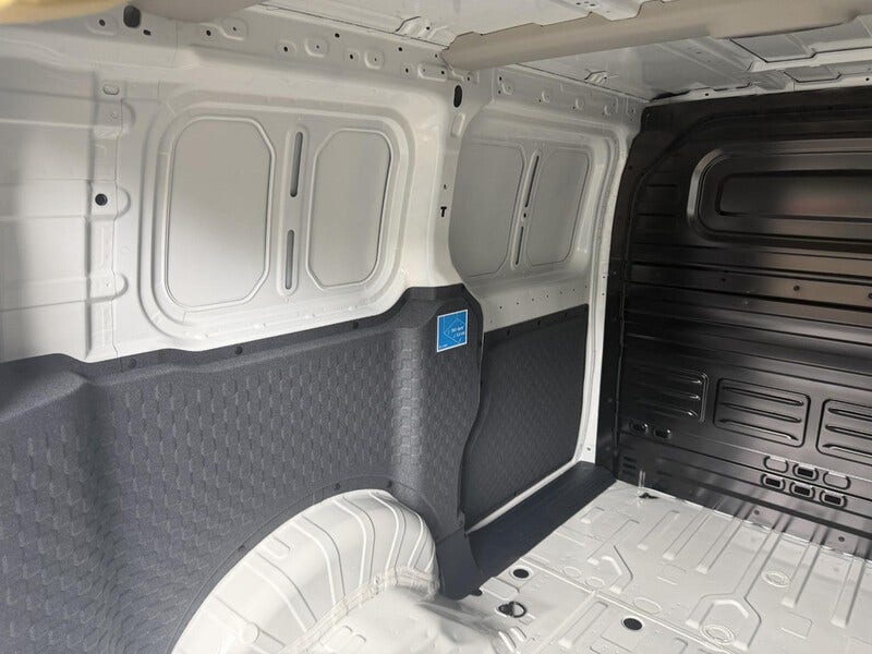 Kia PV5 (24)