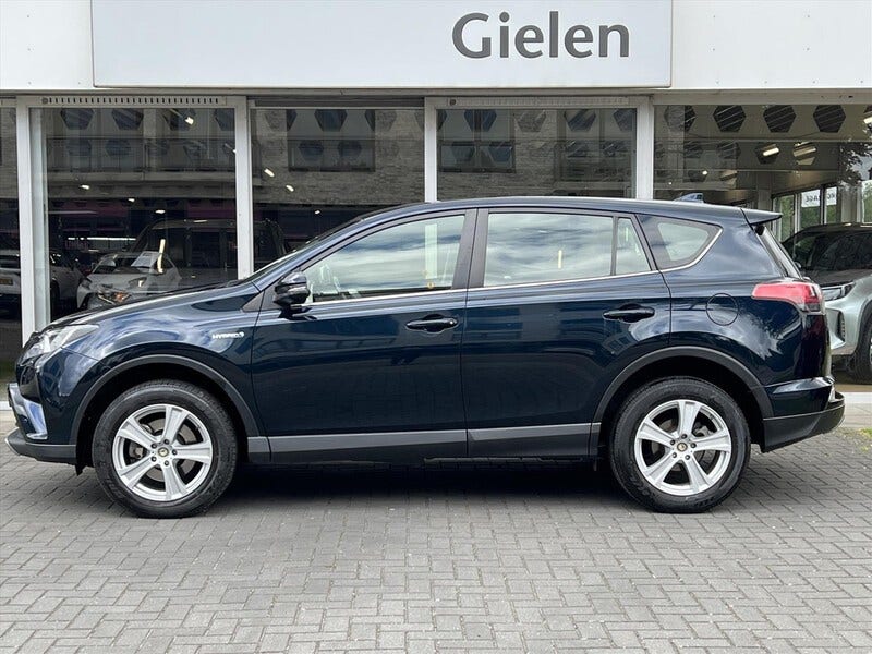 Toyota RAV4 (2)