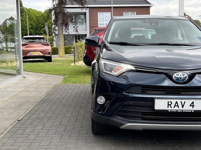 Toyota RAV4 (7)