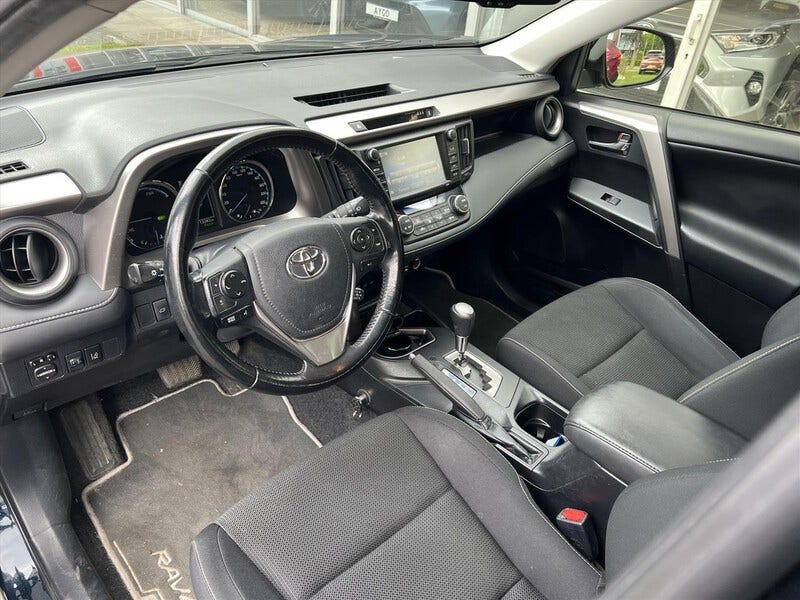 Toyota RAV4 (11)