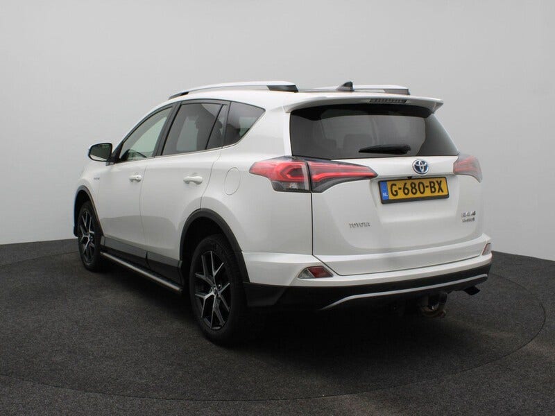 Toyota RAV4 (2)