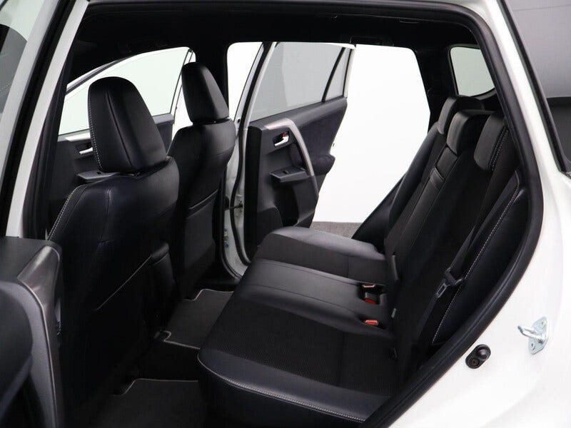 Toyota RAV4 (12)