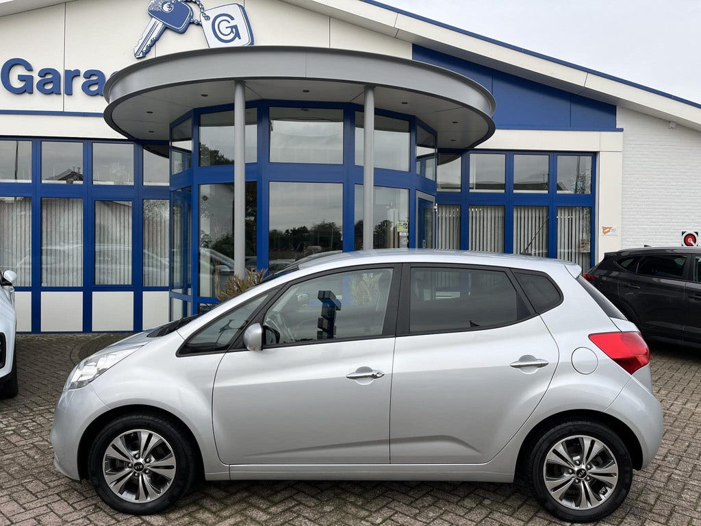 Kia Venga (2)