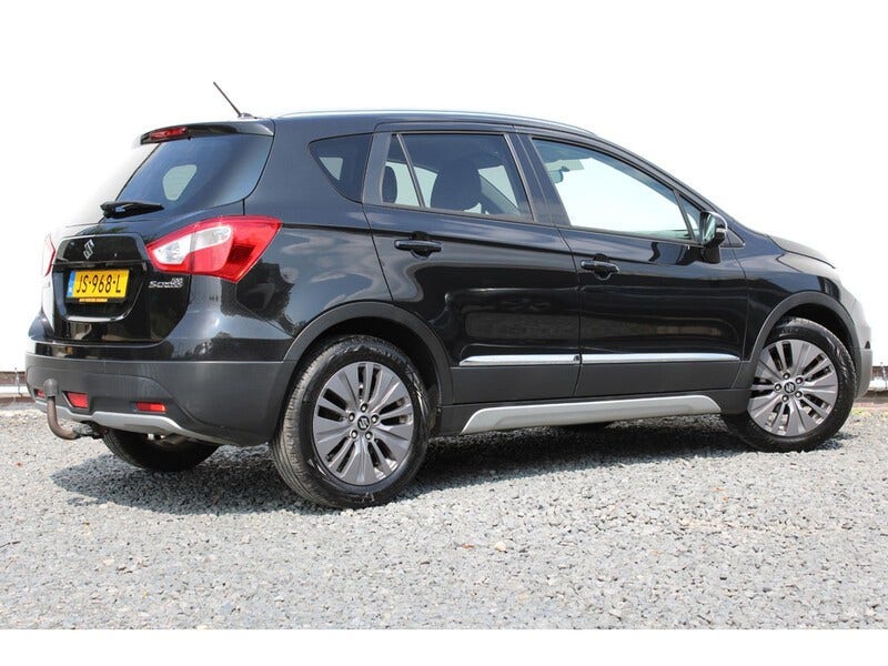 Suzuki Cross (2)