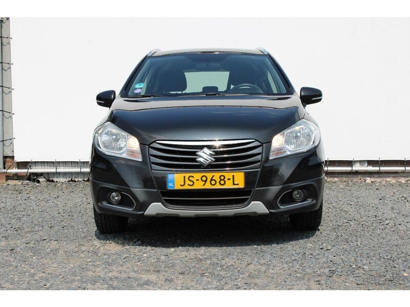 Suzuki Cross (7)