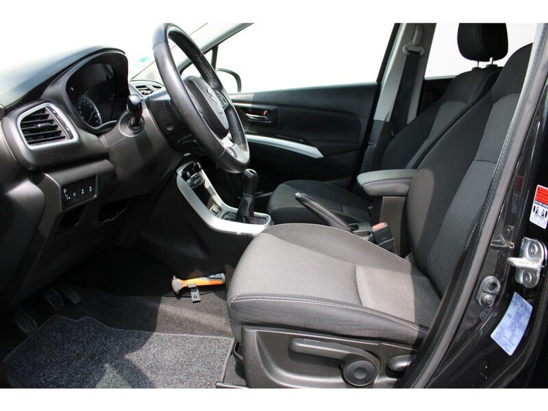 Suzuki Cross (11)