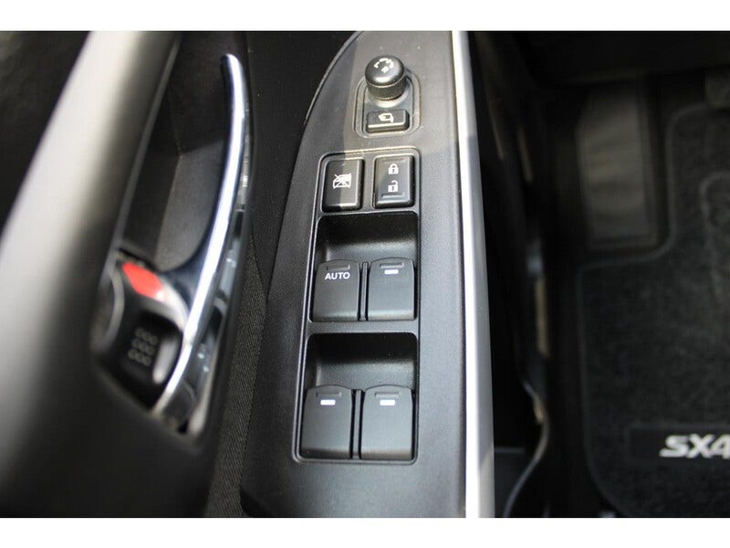 Suzuki Cross (17)