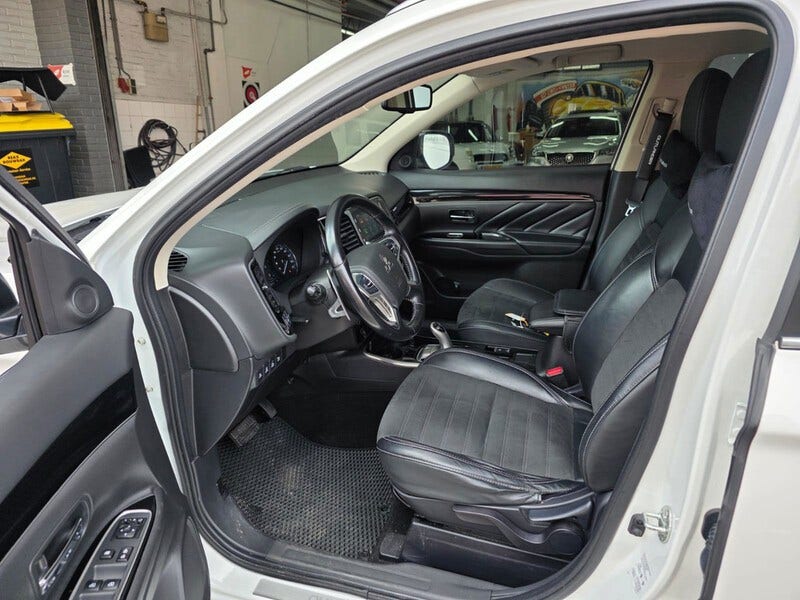 Mitsubishi Outlander (11)