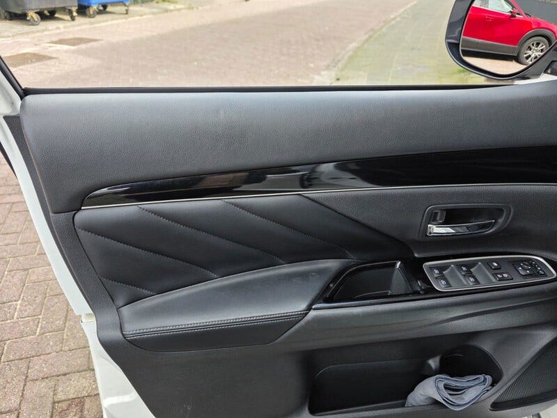 Mitsubishi Outlander (12)