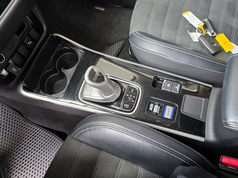 Mitsubishi Outlander (16)