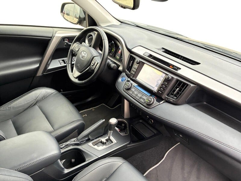 Toyota RAV4 (3)
