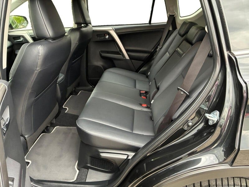 Toyota RAV4 (6)