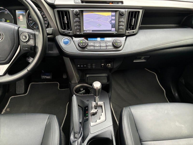 Toyota RAV4 (8)